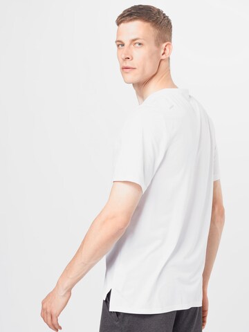 T-Shirt fonctionnel 'Rise 365' NIKE en blanc