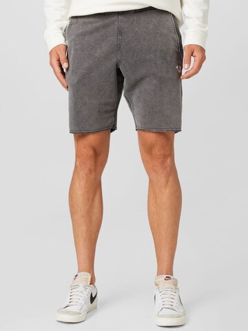 True Religion Regular Shorts in Grau: predná strana