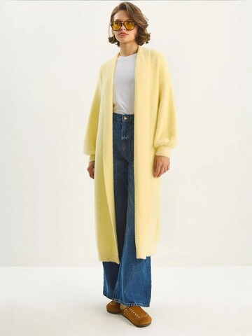 Cappotto in maglia di Bianco Lucci in giallo