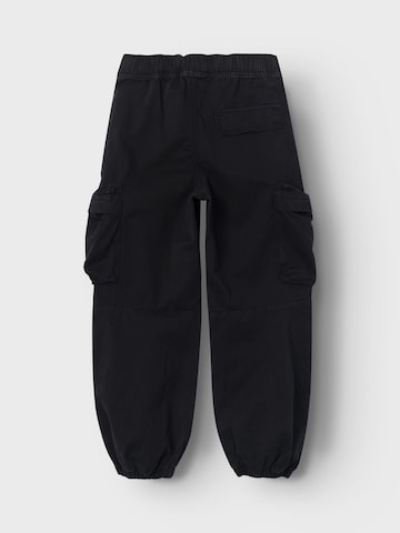 NAME IT - Tapered Calças 'BEN' em preto