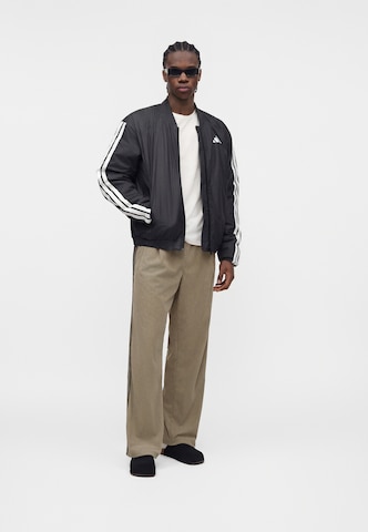 ADIDAS ORIGINALS - Loosefit Calças com pregas 'Firebird' em verde