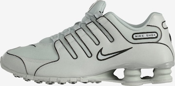 Nike Sportswear - Zapatillas deportivas bajas 'SHOX NZ' en gris: frente