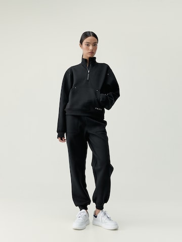 Born Sportief sweatshirt ' Bloom ' in Zwart: voorkant
