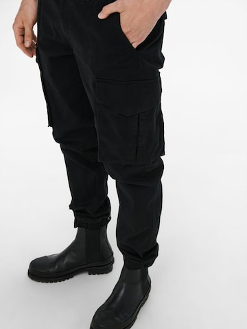 Only & Sons Ozke Kargo hlače 'Kim' | črna barva