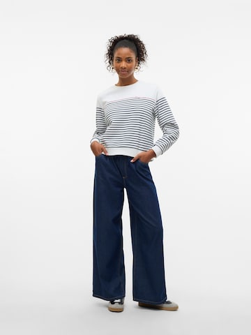 VERO MODA Sweatshirt 'Fernanda' in Wit
