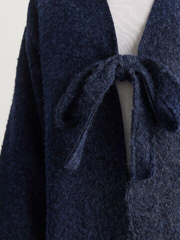 Cardigan Bianco Lucci en bleu