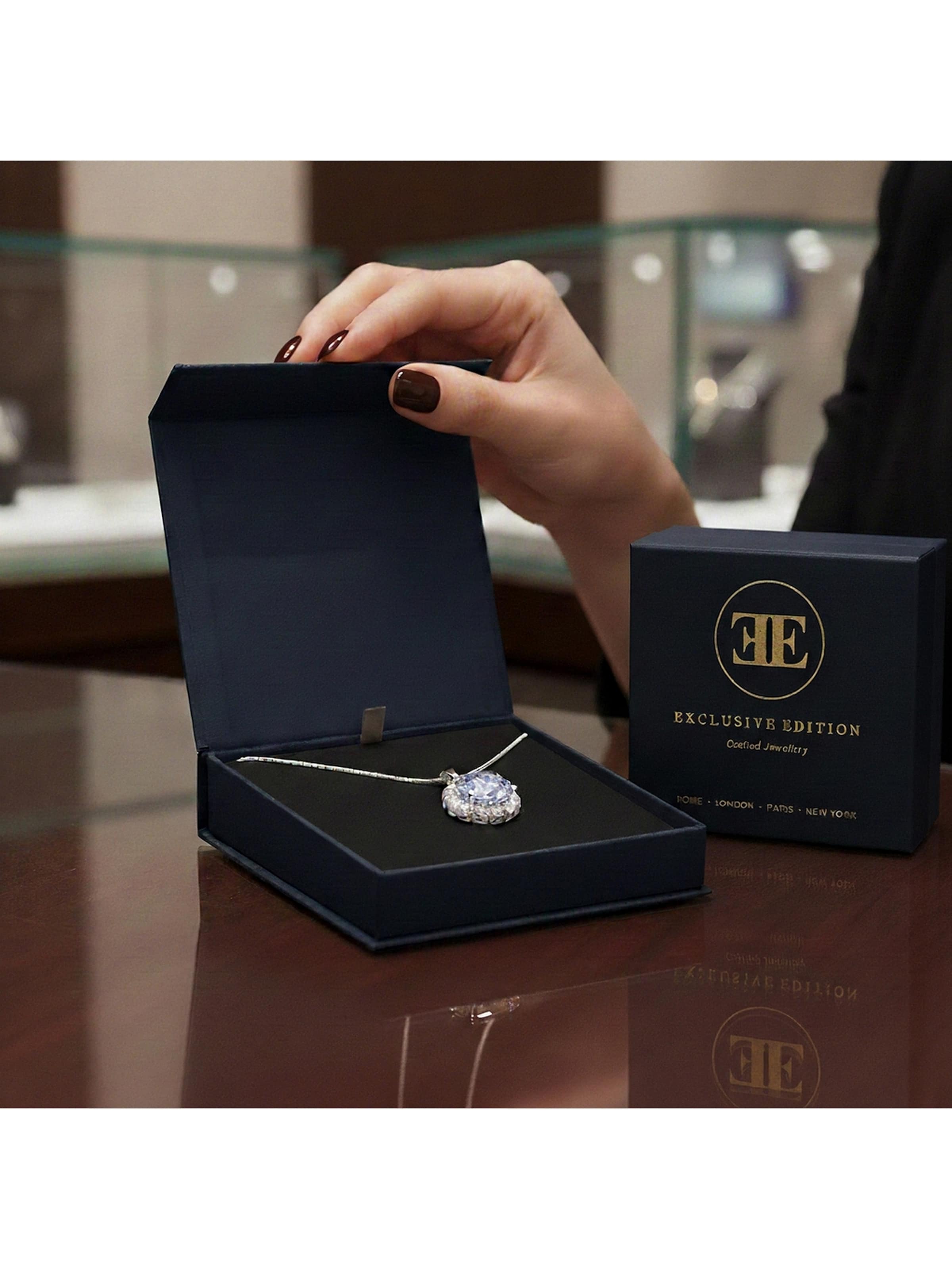 EXCLUSIVE EDITION Řetízek 'Saton adorned with Swarovski crystals' – průhledná