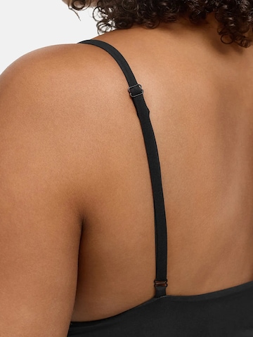 Haut 'Deep Neck Lace Top' cfab (formerly creamy fabrics) en noir