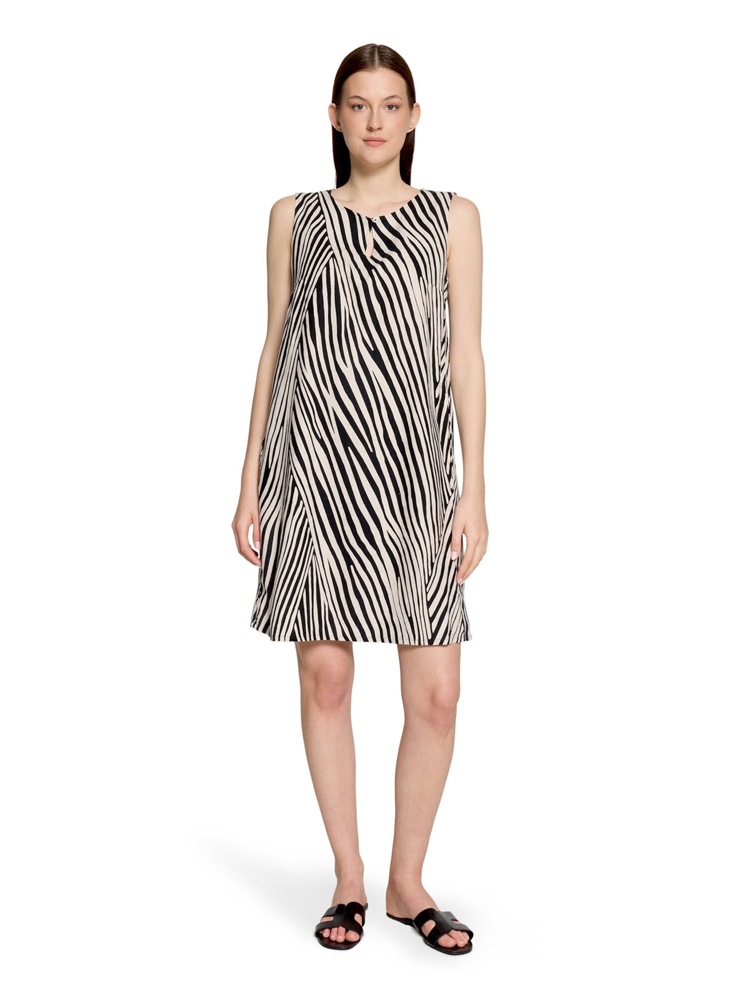 Betty Barclay Dress in Black: front