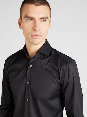 juoda BOSS Black Priglundantis modelis Dalykinio stiliaus marškiniai 'P-HANK'