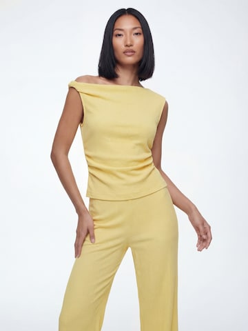 AMALY Τοπ σε κίτρινο: μπροστά