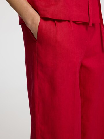 SELECTED FEMME Loose fit Pleat-front trousers 'SLFBARREL LIA' in Red