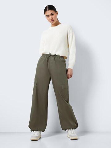 Tapered Pantaloni cargo 'Pinar' di Noisy may in verde