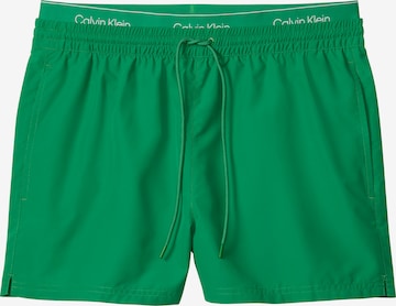 Calvin Klein Swimwear Regular Zwemshorts in Groen: voorkant