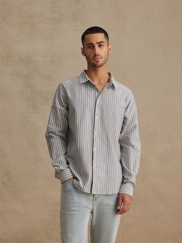 DAN FOX APPAREL Regular fit Button Up Shirt 'Silas' in Grey: front