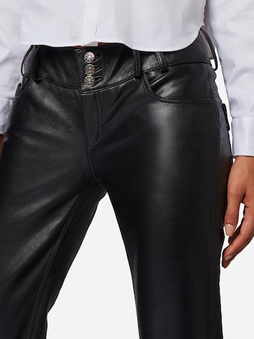 RICANO Slimfit Hose in Schwarz