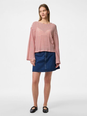 Pullover di PIECES in rosso