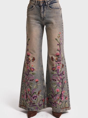 IT'S BASIC - Acampanado Vaquero 'FLARE MID RISE JEANS' en azul: frente