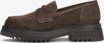 Kazar Classic Flats in Brown: front