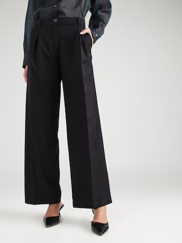 Wide leg Pantaloni cutați de la Monki pe negru: față