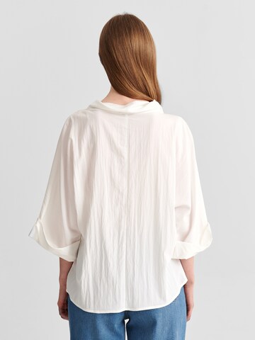 TATUUM - Blusa en blanco