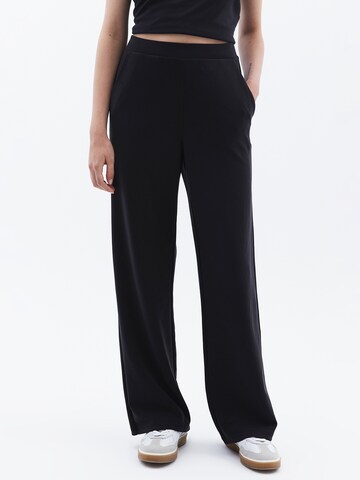 OXXO Regular Pants in Black: front