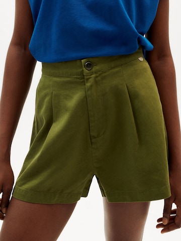 Thinking MU Loose fit Pleat-Front Pants 'Narciso' in Green: front
