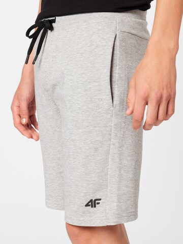 Regular Pantalon de sport 4F en gris