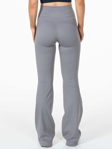 Divina Flared Sporthose in Grau