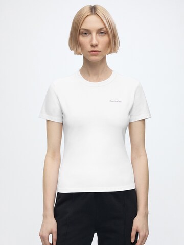 Calvin Klein Jeans Μπλουζάκι σε λευκό: μπροστά