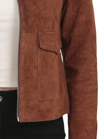 Chic and Clicks - Chaqueta de entretiempo 'Terra Suede' en marrón