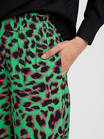 Loosefit Pantaloni 'ANEA' di VERO MODA in verde