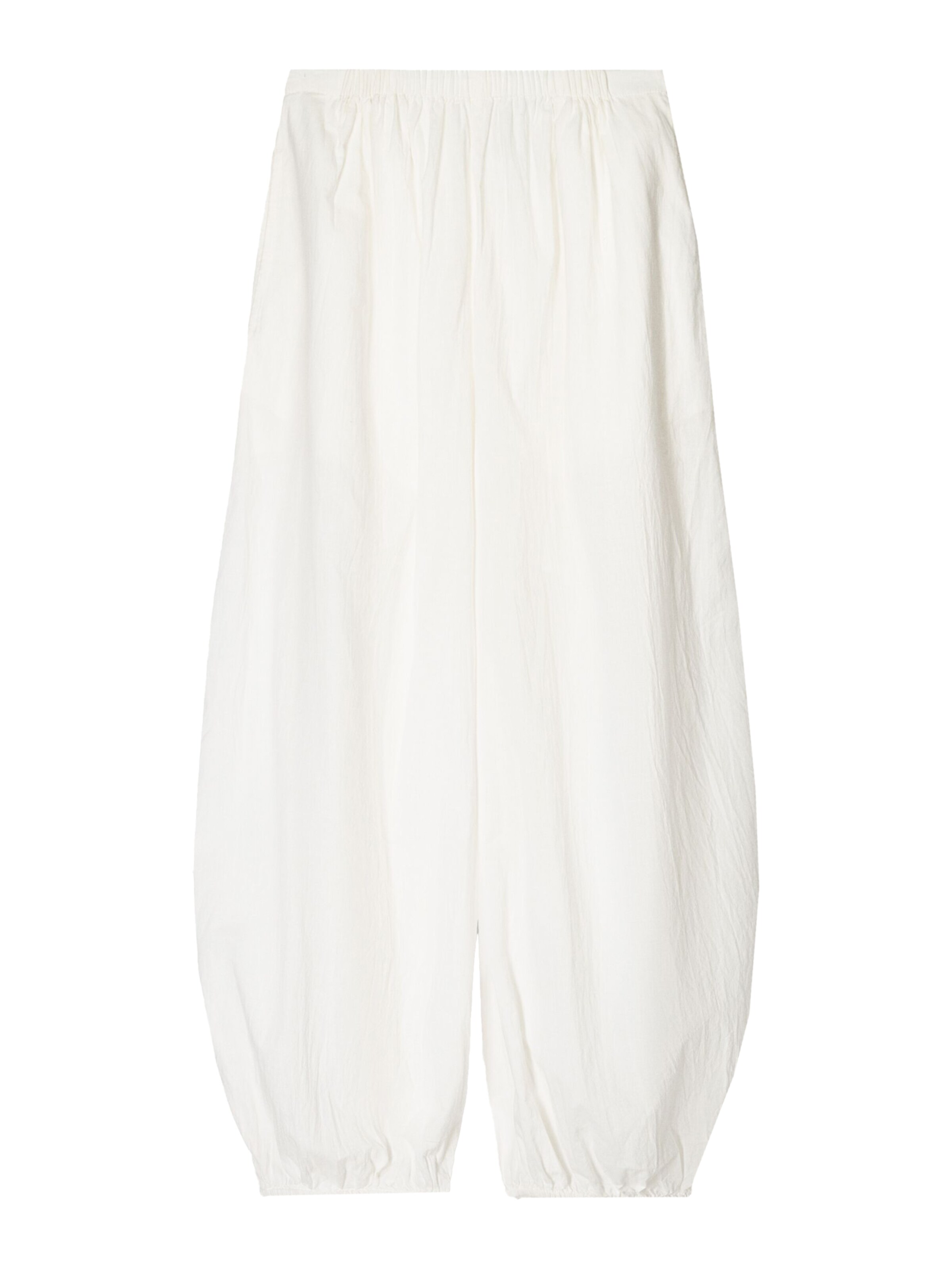 Bershka Дънки Tapered Leg Панталон в бяло: отпред