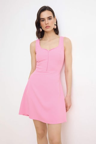 Robe Trendyol en rose : devant