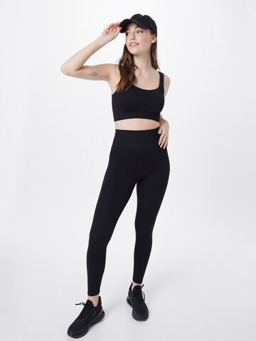 Skinny Pantalon de sport 'Kate' ABOUT YOU en noir