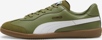 Chaussure de foot 'King 21' PUMA en vert : devant