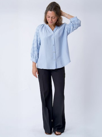 Maglietta ' Fride ' di TEESHOPPEN in blu: frontale