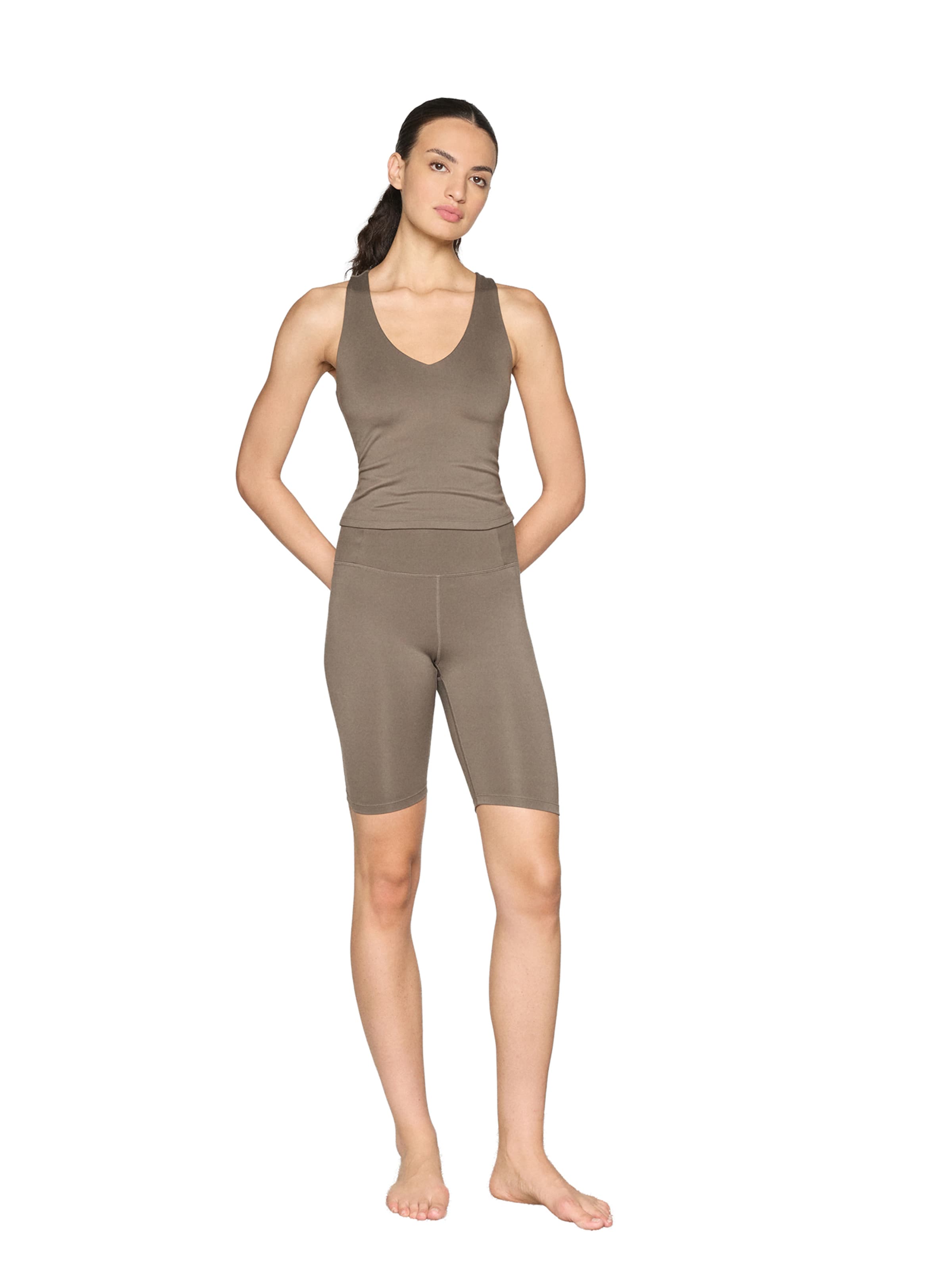 Girlfriend Collective Sports Top 'ZOE' in Brown