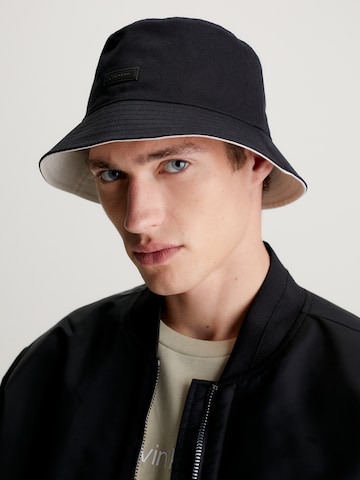 Calvin Klein Καπέλο σε μαύρο: μπροστά