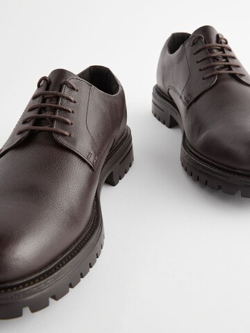 Chaussure à lacets 'Essential' Next en marron