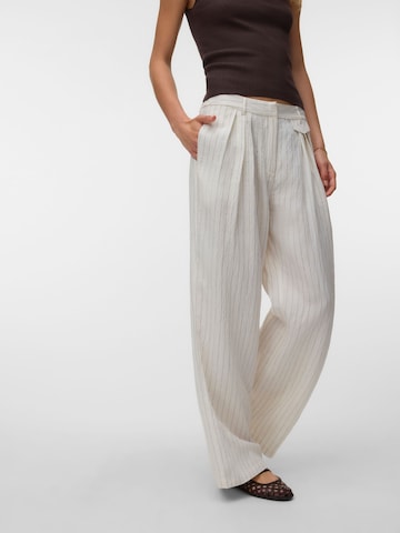 VERO MODA - Pierna ancha Pantalón plisado 'VMPolly' en blanco: frente