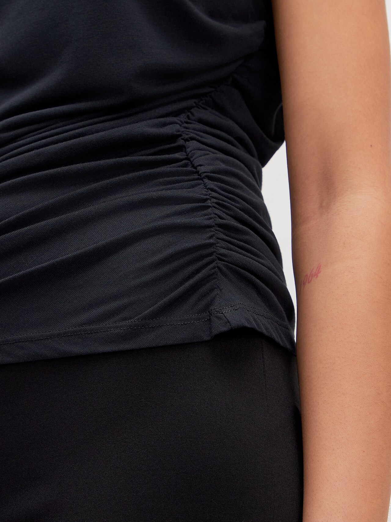 EDITED Produits T-shirt 'Lyra' noir