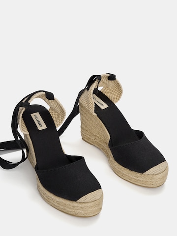 Pull&Bear Pumps med slynger i svart