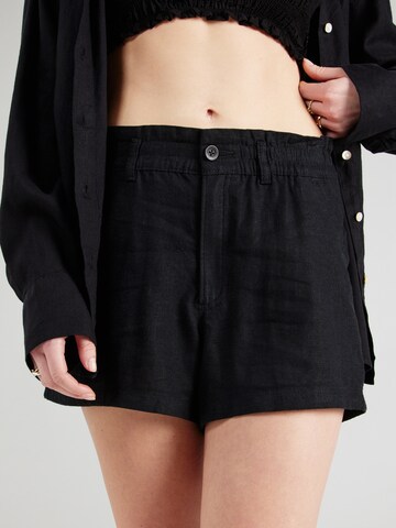 Regular Pantaloni de la HOLLISTER pe negru