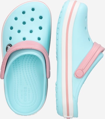 Calzatura aperta di Crocs in blu