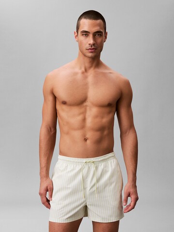 Shorts de bain Calvin Klein Swimwear en blanc : devant