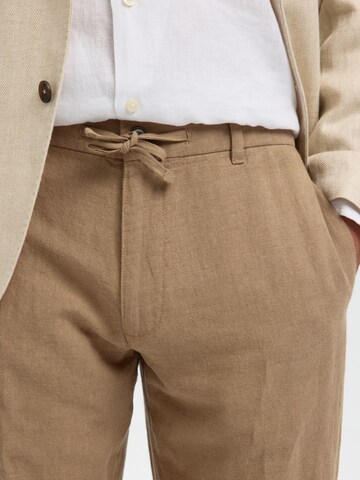 regular Pantaloni con piega frontale 'SLH196- LEROY SUN' di SELECTED in marrone