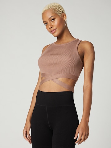 A LOT LESS Knitted Top 'Janina' in Brown: front