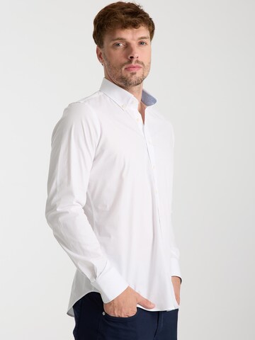 7Camicie Slim Fit Businesshemd 'Leonardo Sport Poplin Stretch Man Shirt Black'‌‌‌‌ in Weiß