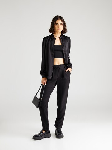 Tapered Pantaloni con pieghe 'VMMELONEY' di VERO MODA in nero
